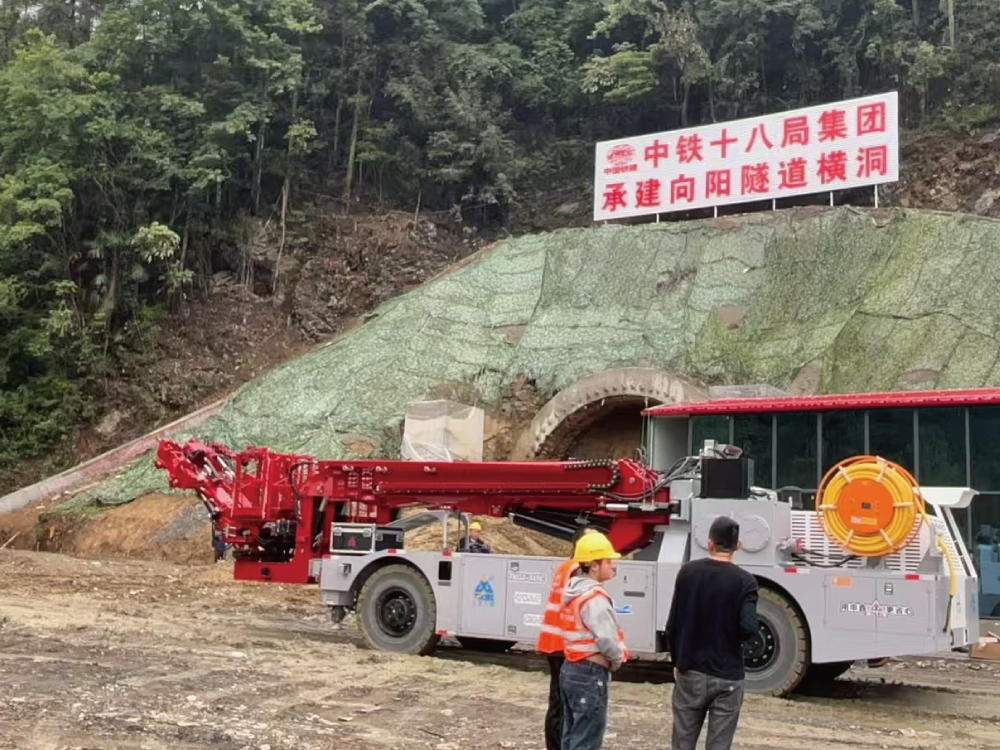 中鐵十八局向陽隧道橫洞.jpg